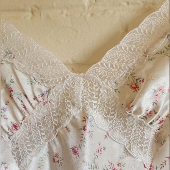 Vintage Versailles by The Bay Floral Lacy Pleated Nightgown Lingerie Slip Size M - Picture 4 of 8